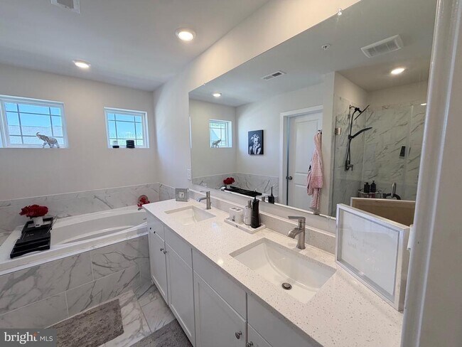 Building Photo - 2835 Bridgewater Dr