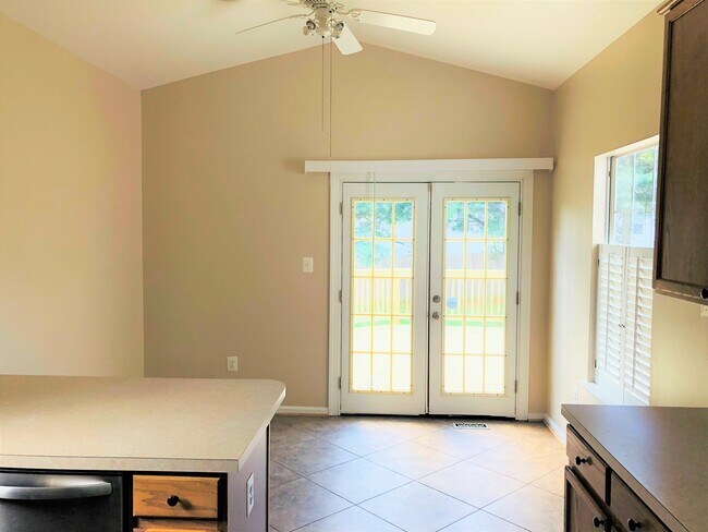 Building Photo - Available NOW!! HOME IN PARK RIDGE