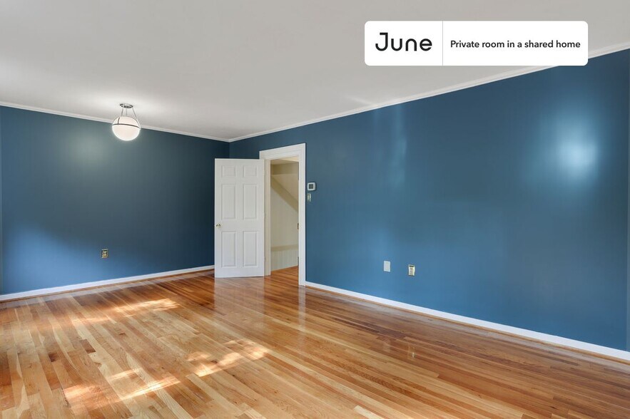 Building Photo - Room in Shared 7 bed/4 bath home in Southwest Waterfront