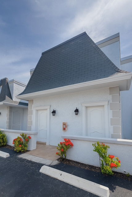 Building Photo - 916 NE 27th Ave