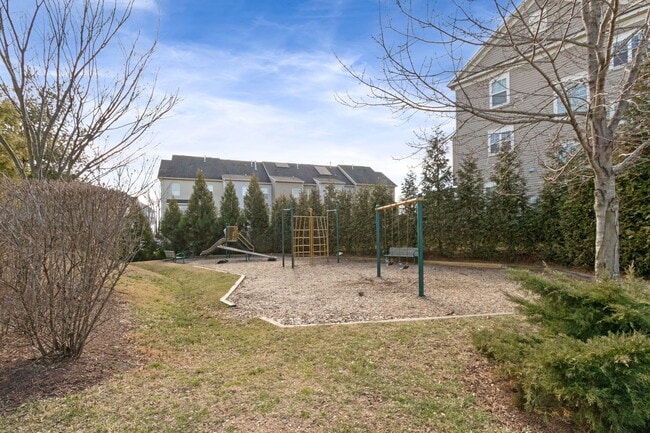 Building Photo - 202 Shamrock Dr