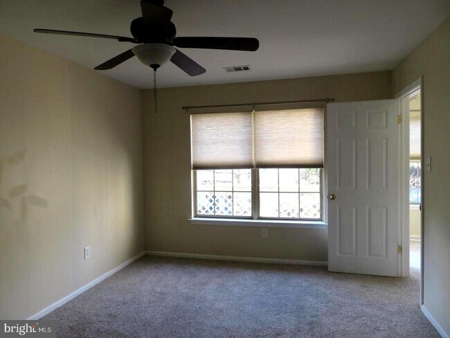 Building Photo - 208 Foxmeadow Dr