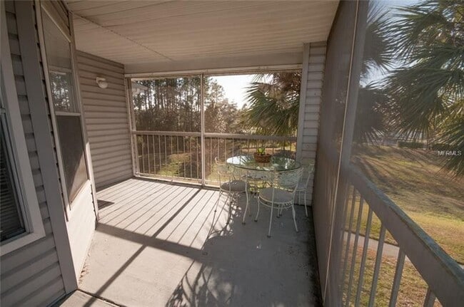 Building Photo - 2 Bedroom / 2 Bathroom Upstairs Condo with Large Screened Covered Porch