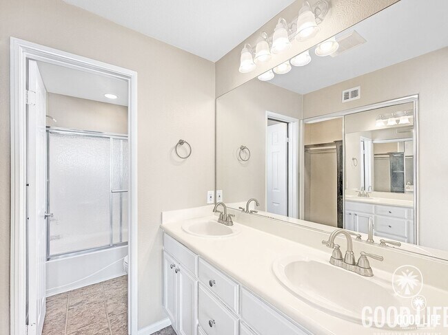 Building Photo - Great 2B/2BA Townhome in Scripps Ranch w/ New Carpets, A/C & Swimming Pool!