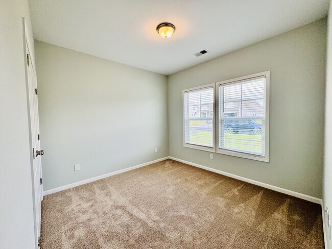 Building Photo - 464 Honeyhill Lp