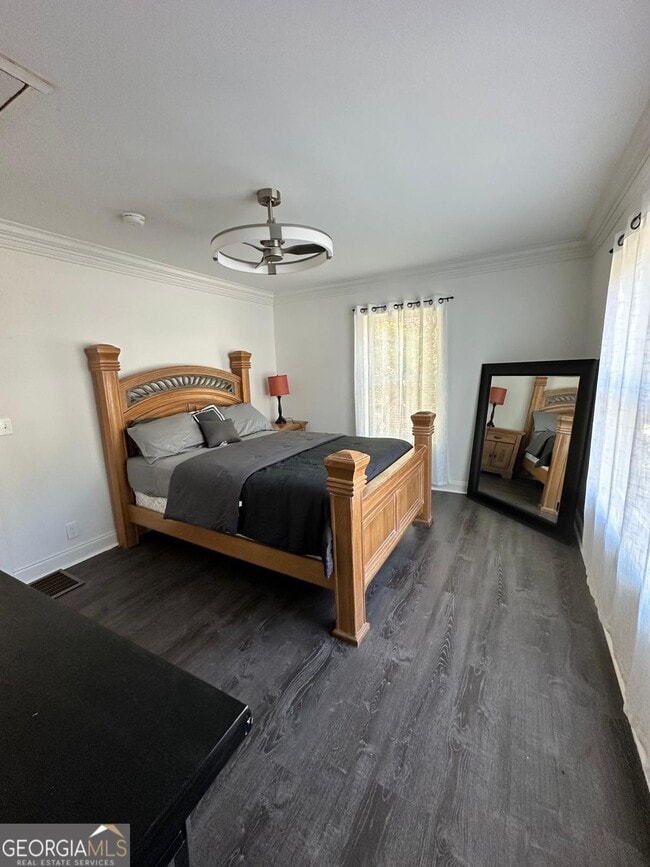 Building Photo - 1914 Montrose Dr