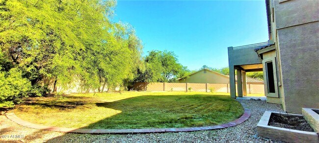 Building Photo - 3741 N Ladera Cir