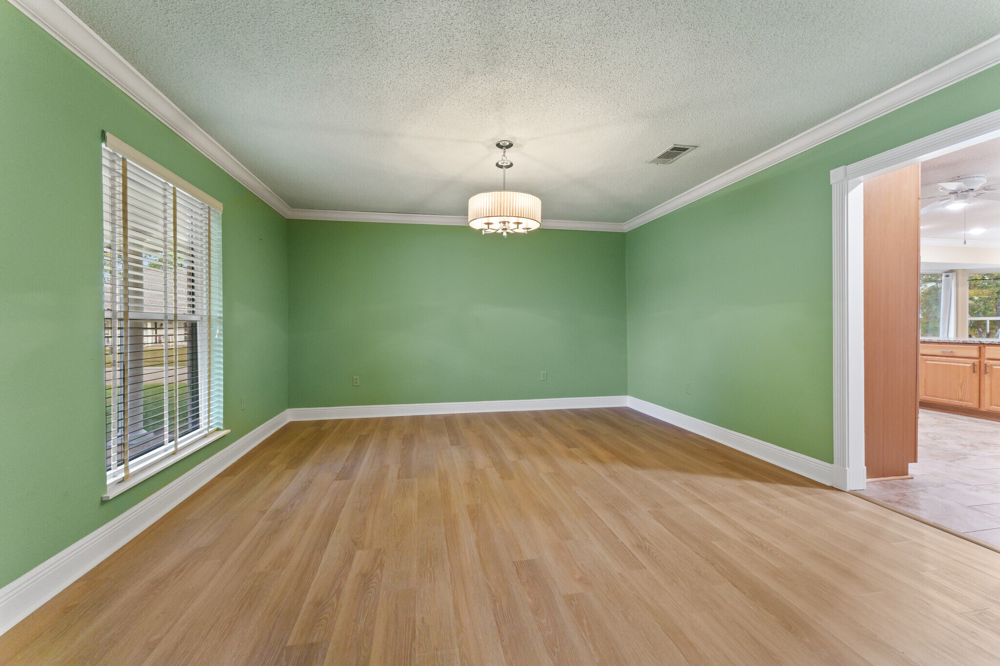 Building Photo - 601 Rue Cannes