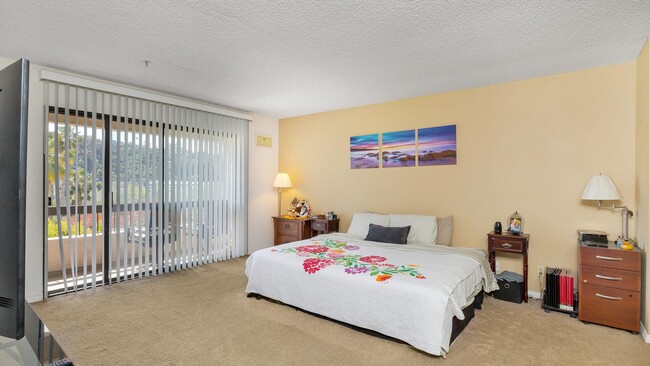 Building Photo - Lovely 1 bedroom Condo in Top-Rated Complex