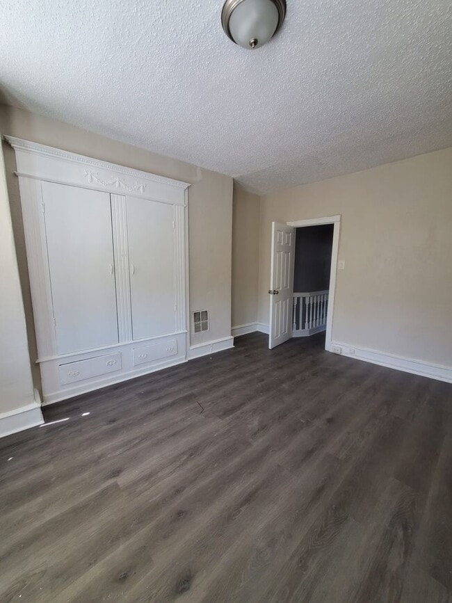 Building Photo - Charming 3-Bedroom Home