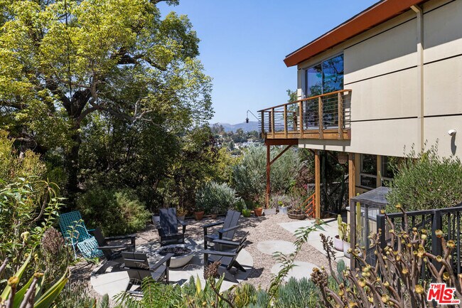 Building Photo - 2021 Park Dr
