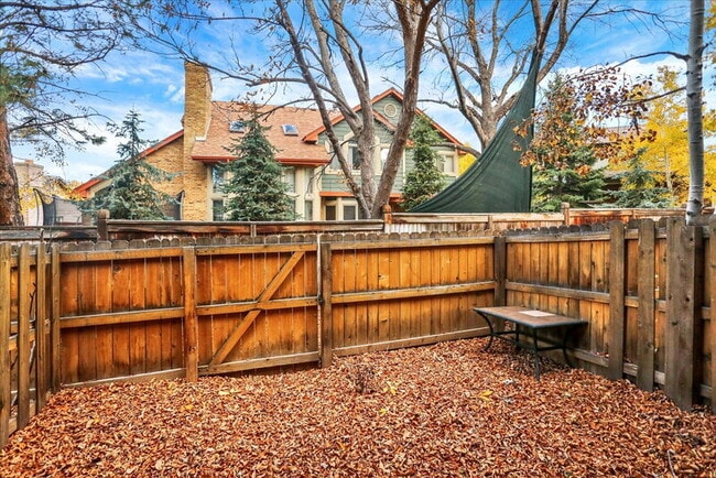 Building Photo - 2635 E Nichols Cir