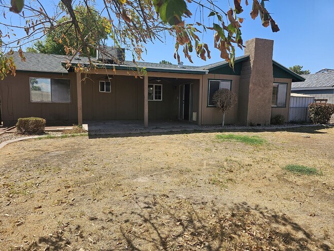 Building Photo - This Charming Home Awaits You!