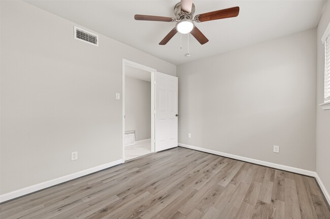 Building Photo - 7739 Antoine Dr