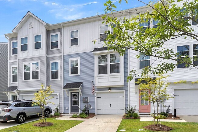 Building Photo - Beautiful 4-Bedroom, 3.5-Bathroom Townhome...
