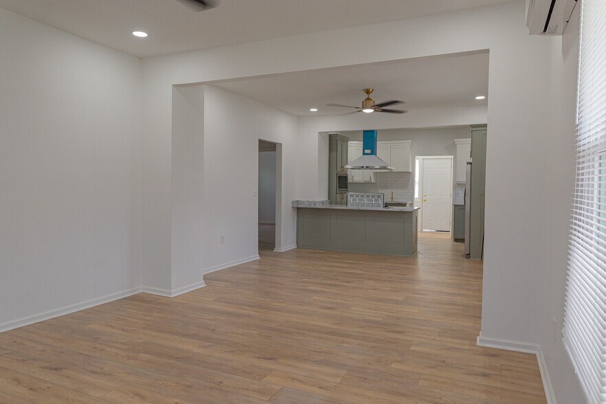Building Photo - 817 Maple St