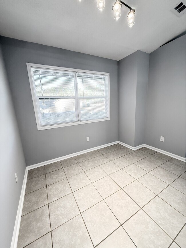 Building Photo - 506 Idlewood Cir