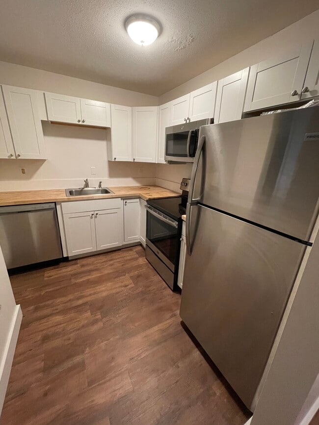 Building Photo - Highland Meadows