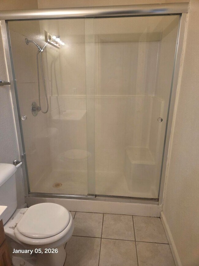 Building Photo - Great unit in a great neighborhood