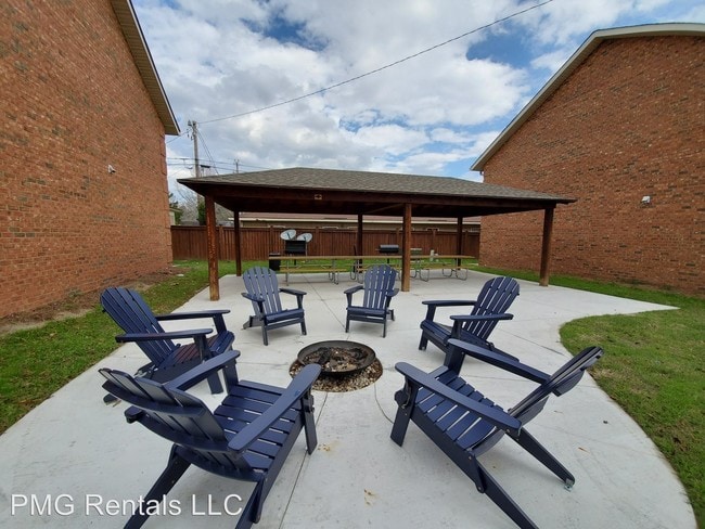 Building Photo - 1 br, 1 bath Room For Rent - 220 Lanier Dr