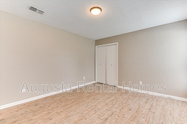 Building Photo - 3033 Old Powderhouse Rd