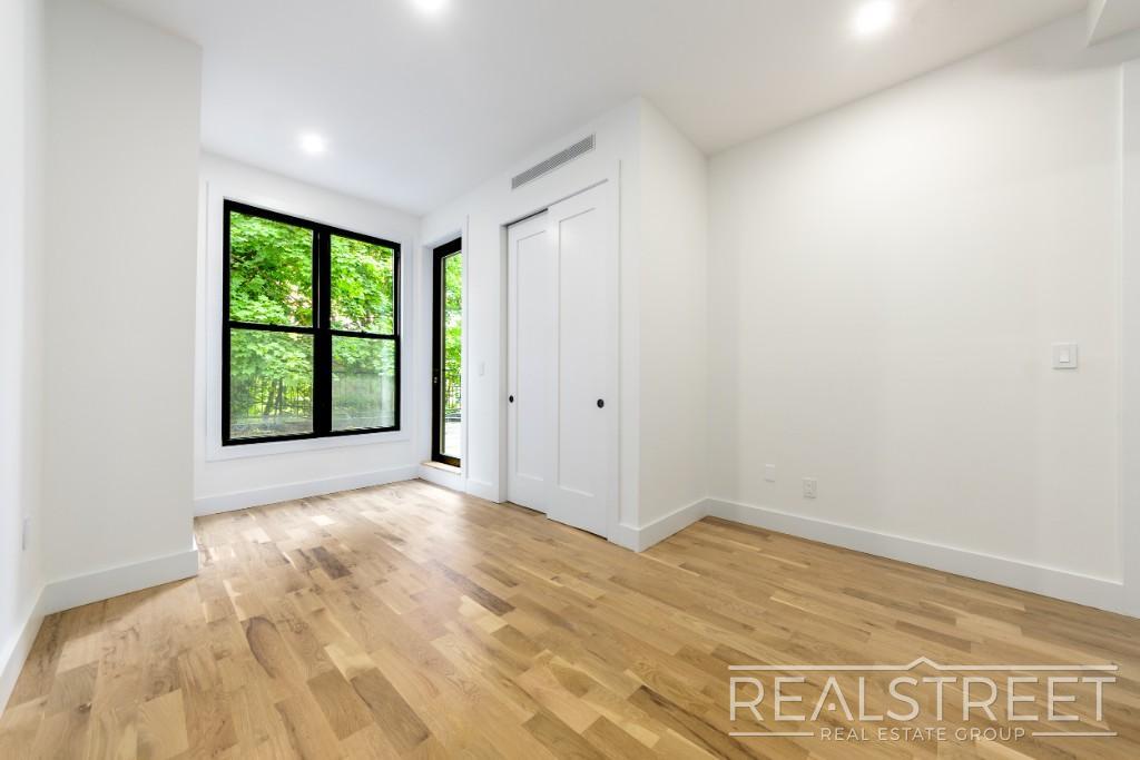 Building Photo - Brand New 5 bed 5 Bath Duplex with 2 Roof ...