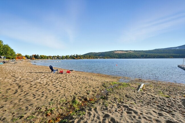 Building Photo - 820 S Liberty Dr