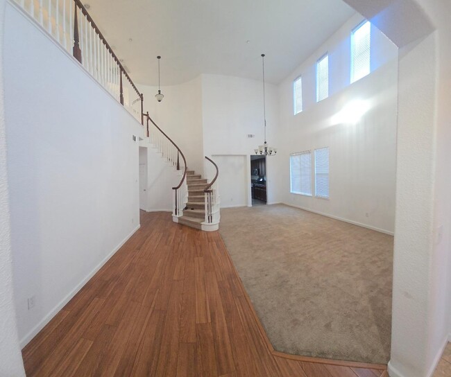 Building Photo - 1457 Paradise Ln