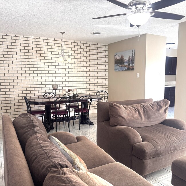 Building Photo - 2457 Briarwest Blvd