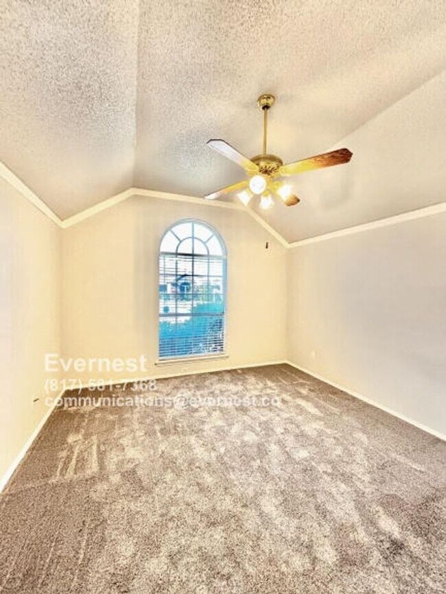 Building Photo - Spacious 3-Bedroom Home with Fenced Yard a...