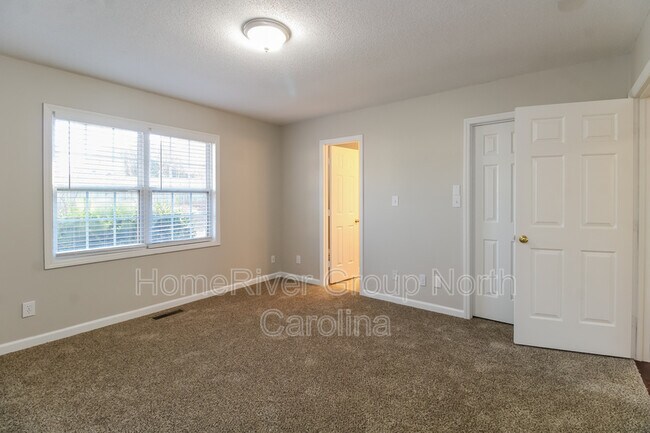 Building Photo - 7103 Thornaby Dr
