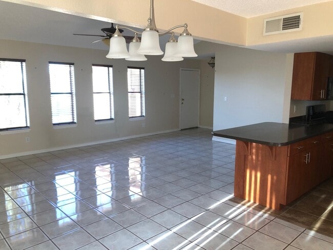 Building Photo - 230 Stern Dr