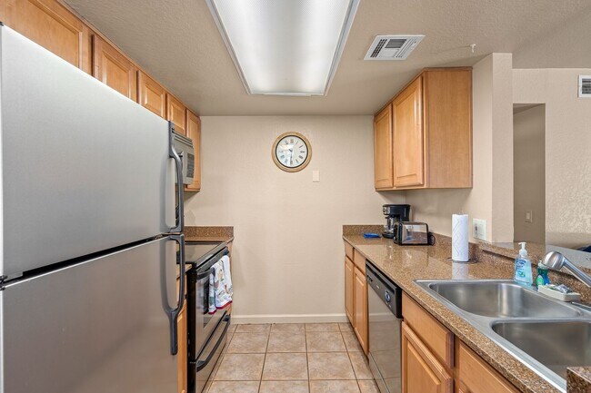 Building Photo - Furnished 3 Bedroom close to Downtown Tucson Pima West and U of A