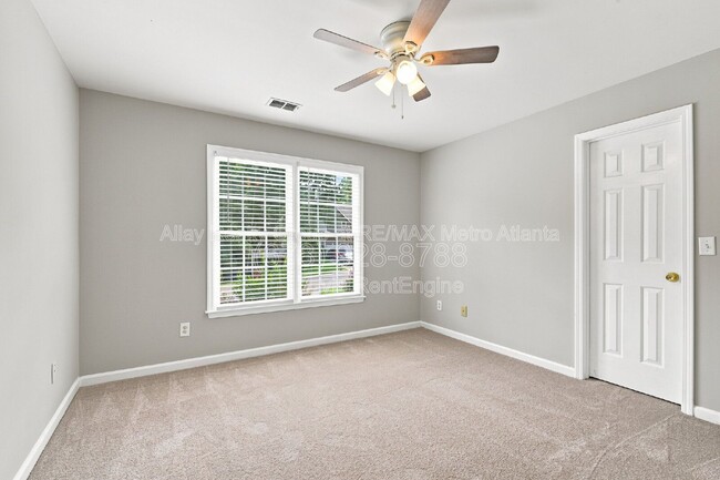 Building Photo - 6725 Ridgefield Dr