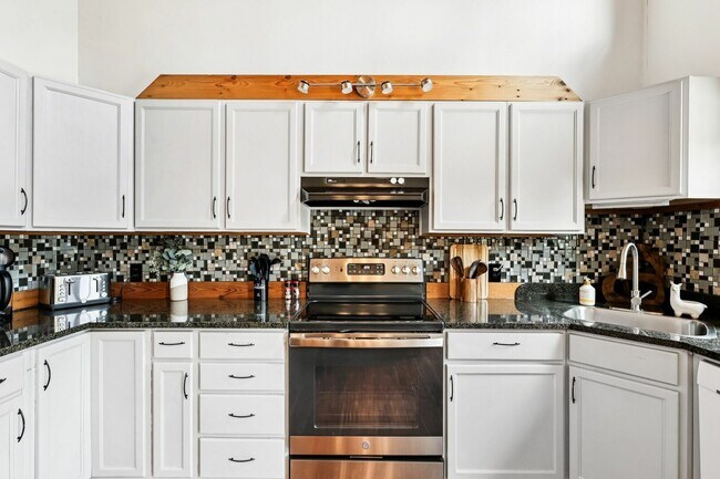 Building Photo - 14341 WA-530