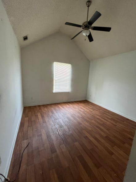 Building Photo - 5420 Sapphire Cir