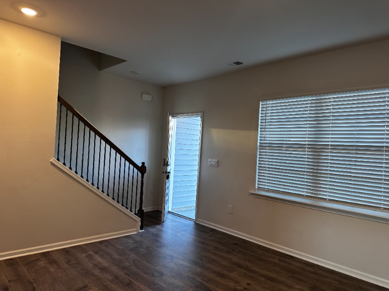 Building Photo - 3696 Waterford Oak Ct