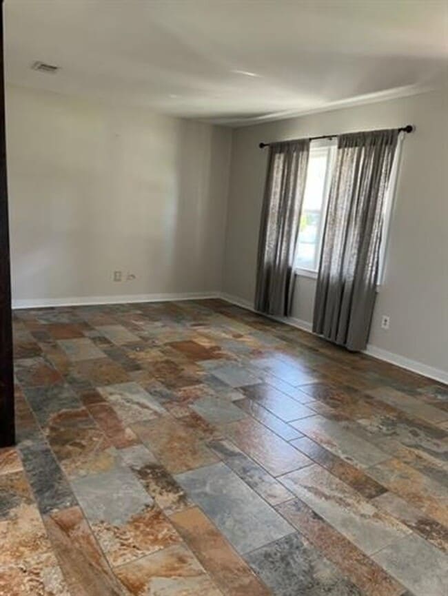 Building Photo - Renovated Brick Ranch Home