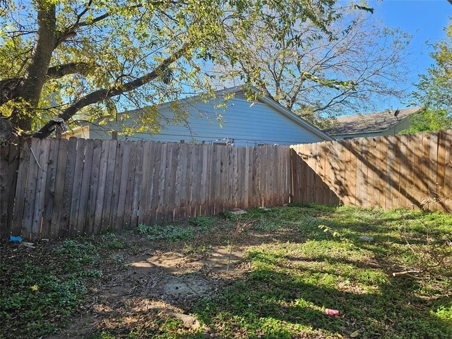 Building Photo - 1305 Bonnie Brae St