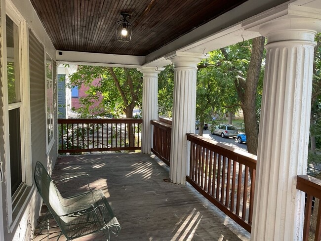 Building Photo - Beautifully Updated 4 BR/2 BA Upper-Level Duplex in Minneapolis with 2-Car Garage!