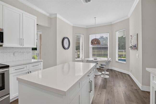 Building Photo - 981 Waterside Cir