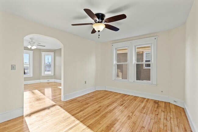 Building Photo - 37 Arlington St