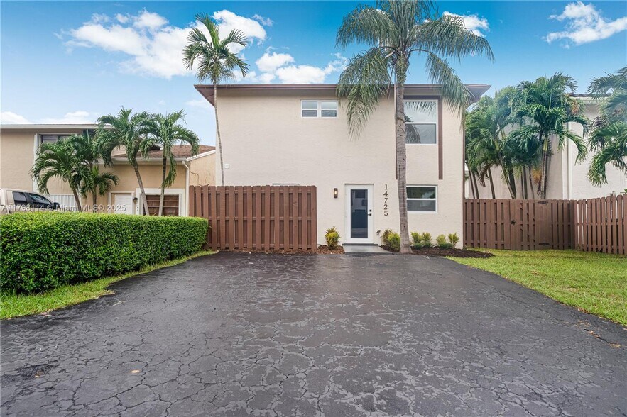 Building Photo - 14725 SW 107th Ter