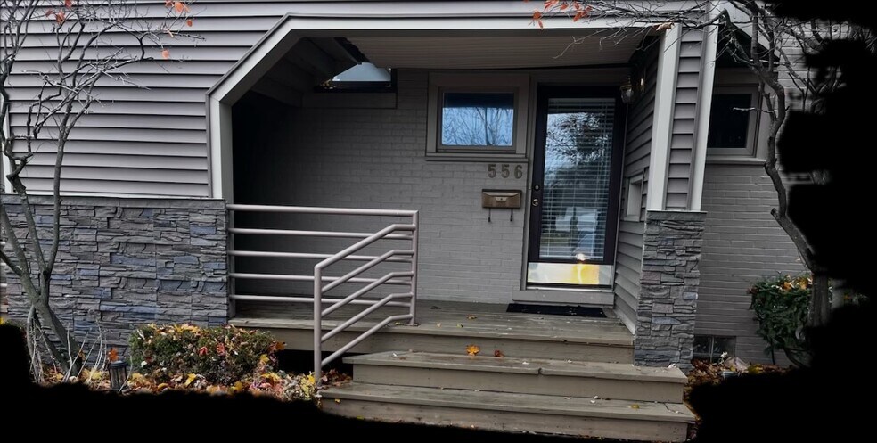 Building Photo - 556 Bloomfield Ct