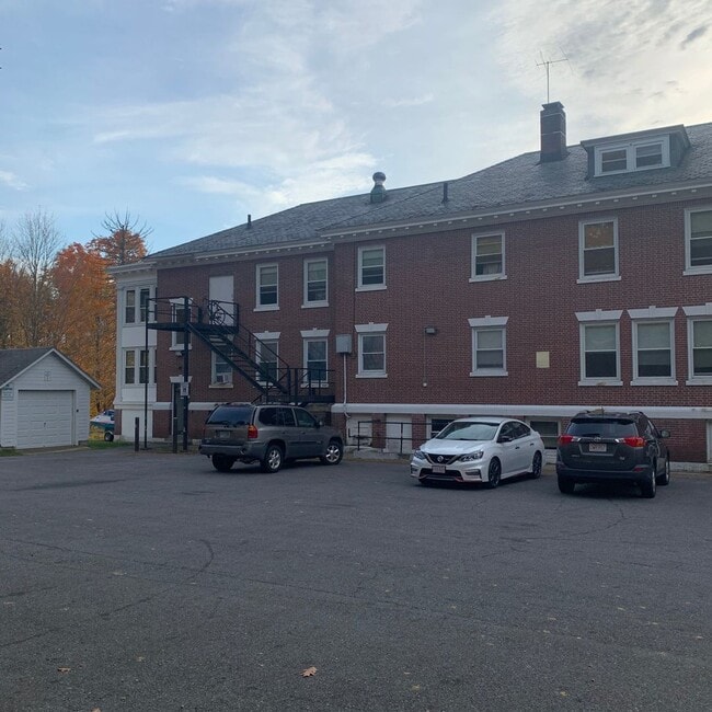 Building Photo - 423 Pelham St