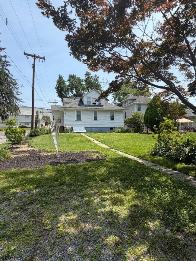 Building Photo - 247 Belvidere Ave