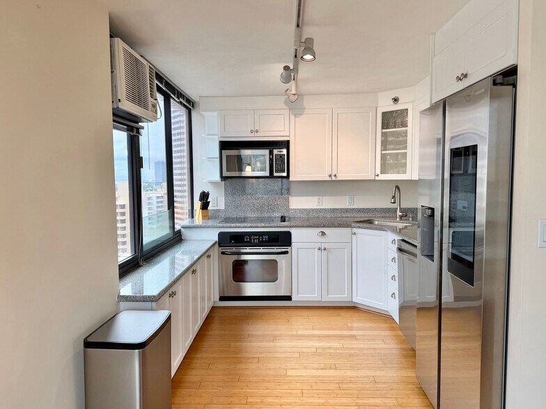 Building Photo - 343 Hobron Ln