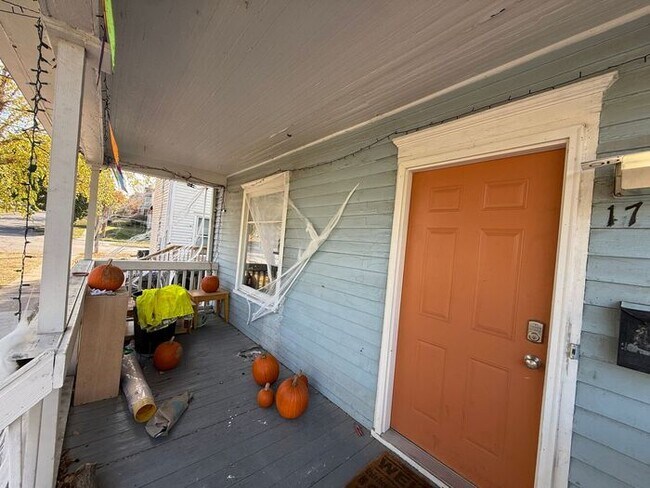 Building Photo - $2,800 | 4 Bedroom, 2 Bathroom House | NO ...