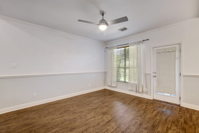 Building Photo - 3 Bedroom/2.5 Bathroom Edgewick Condo for ...