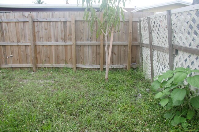 Building Photo - 871 SW 63rd Terrace